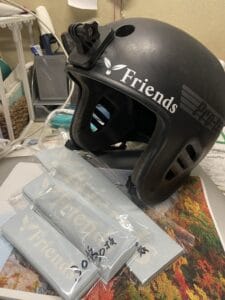 サーフィン用ヘルメットに貼るカッティングステッカー