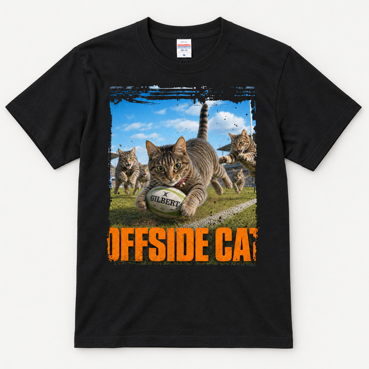 黒いTシャツに「OFFSIDE CAT」の猫デザインを配置したモックアップ